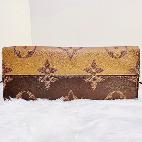 LV Limited Edition Louis Vuitton Giant Monogram Reverse Canvas OnTheGo GM Tote - Picture 9 of 16